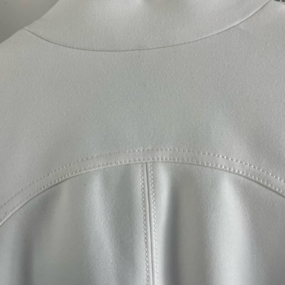 White House Black Market white blazer with ruffled collar. Size 6. - Picture 7 of 10